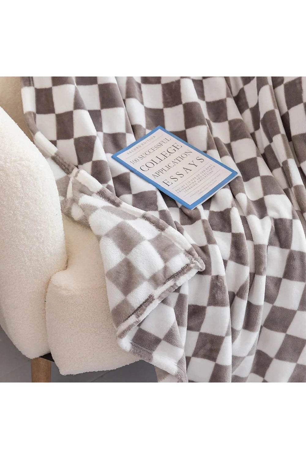 Cozy Checkered Fleece Blanket