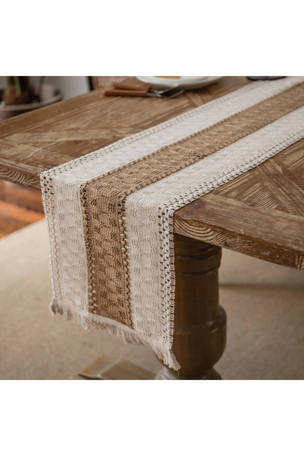 Elegant Tablecloth Runner - Light Academia