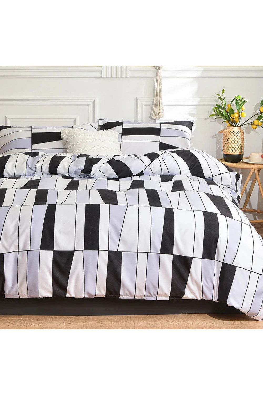 Monochrome Double Bedding Set