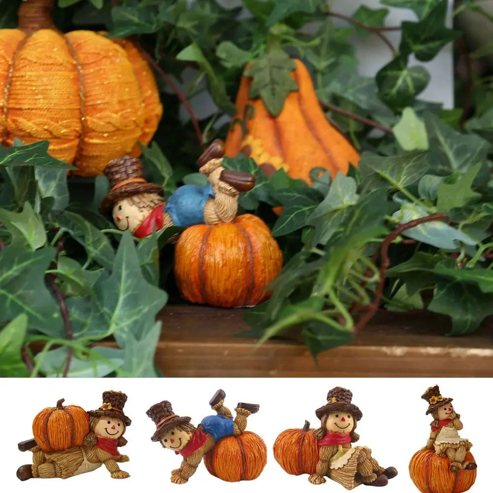 Figuras de calabaza con forma de espantapájaros de la cosecha