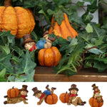 Figuras de calabaza con forma de espantapájaros de la cosecha