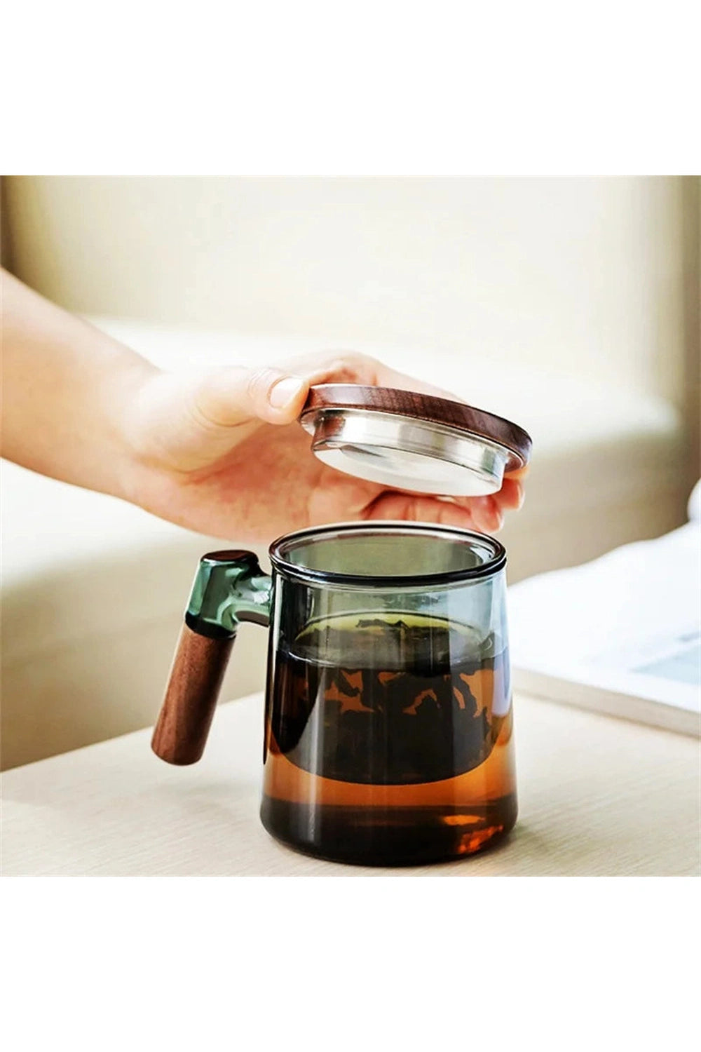 Walnut Lid Glass Tea Mug