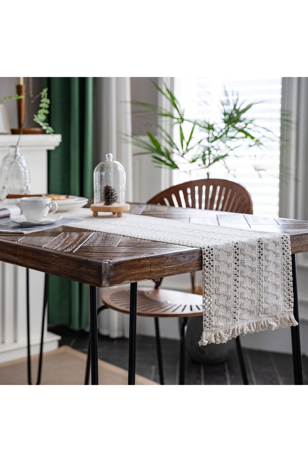 Elegant Tablecloth Runner - Light Academia