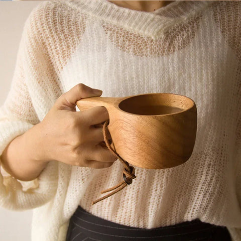 Taza de café de madera nórdica