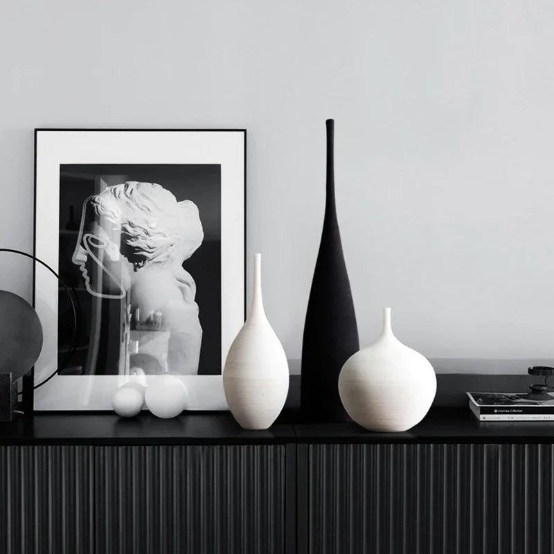 Noir & Blanc Elegance Vases