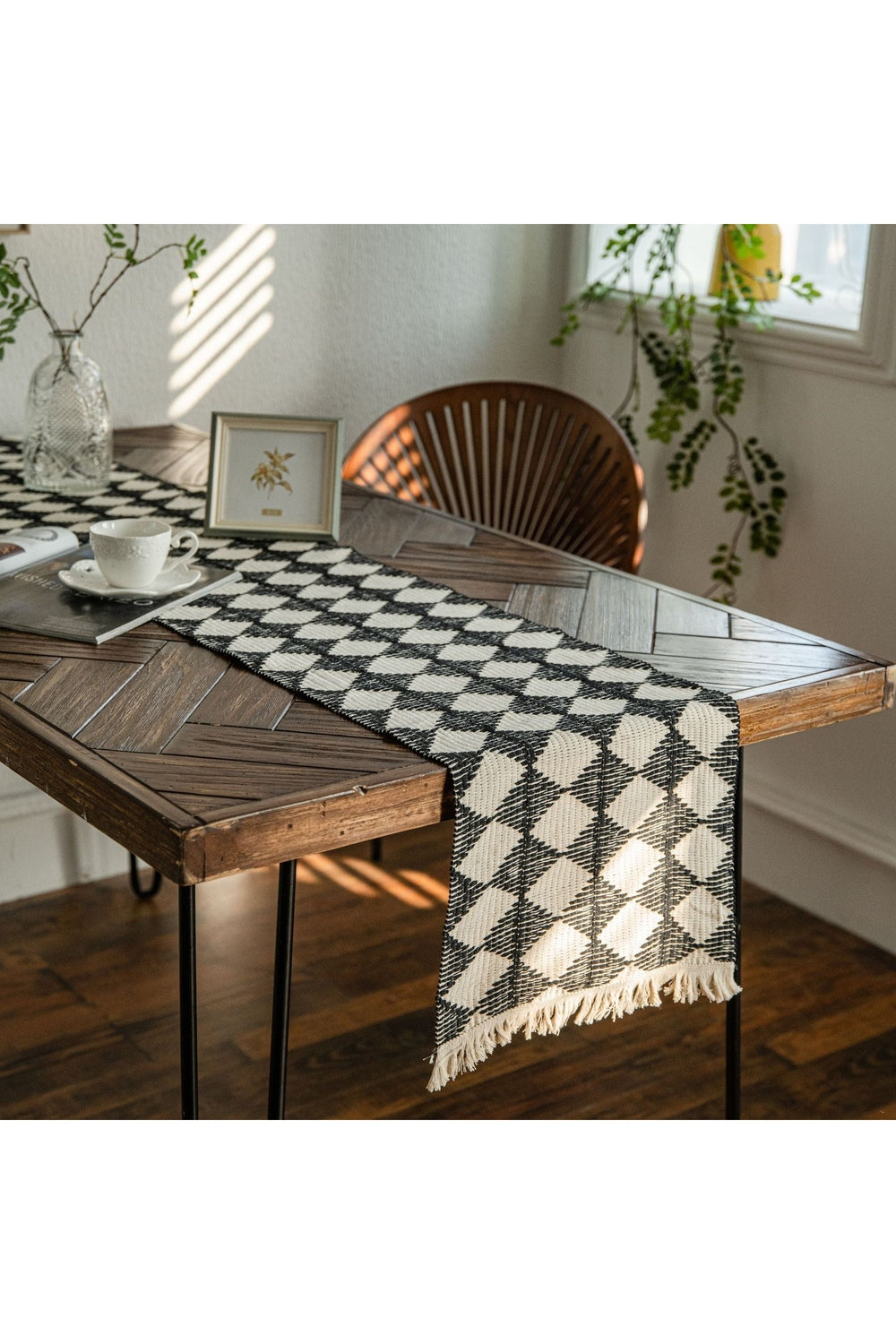 Elegant Tablecloth Runner - Light Academia