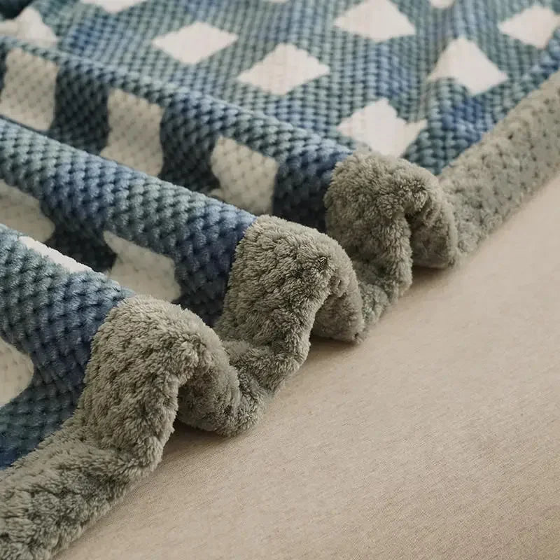 Gemütliche karierte Strickdecke