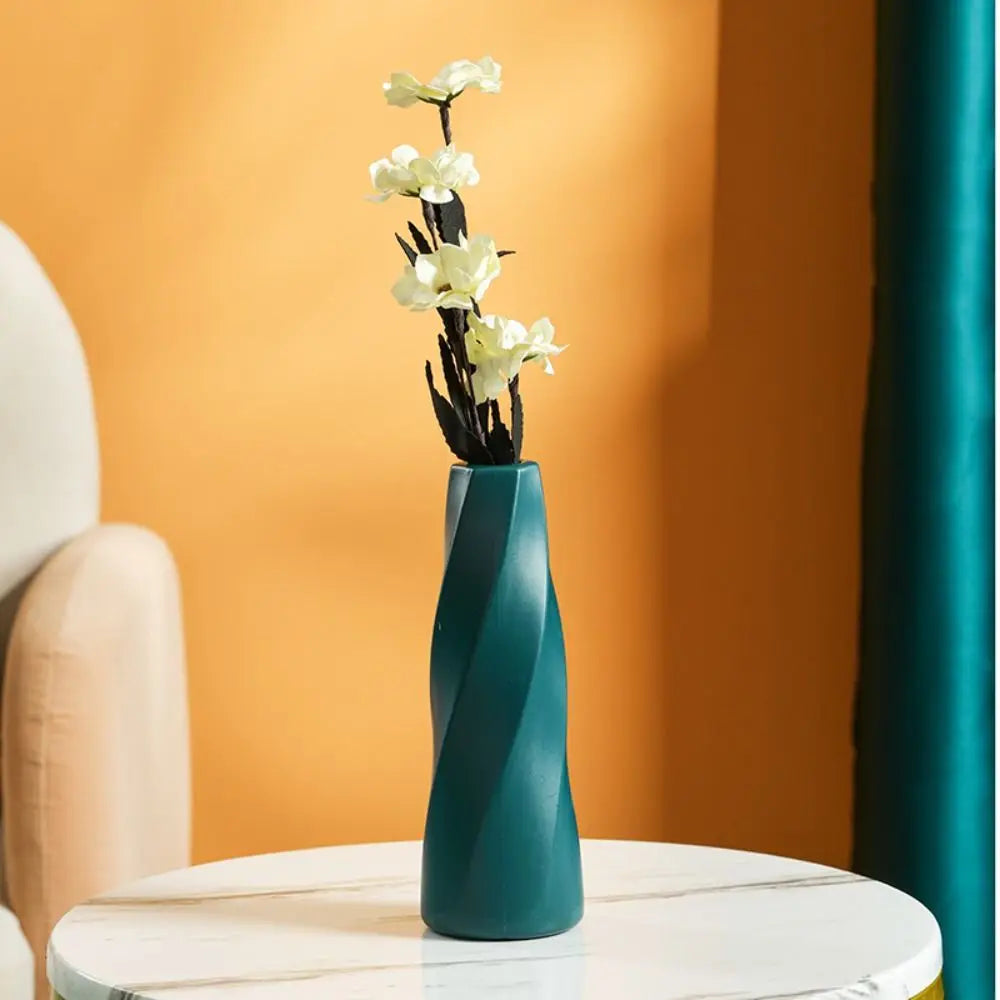 Twist Harmony Minimalist Vase