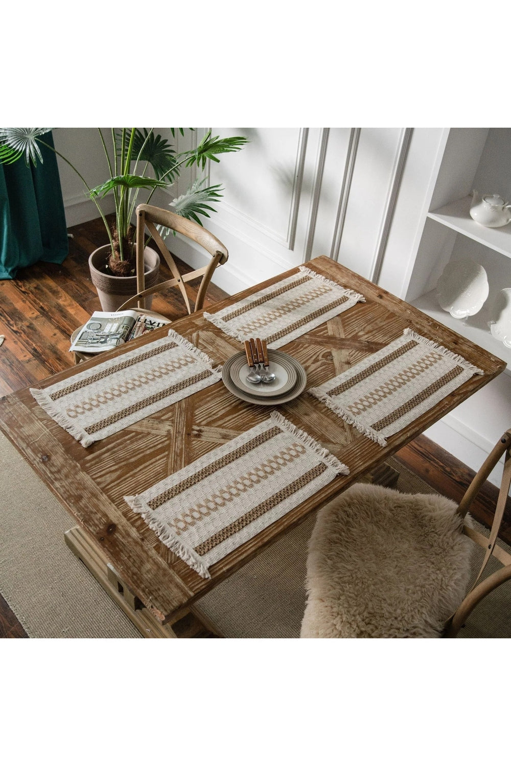 Elegant Tablecloth Runner - Light Academia