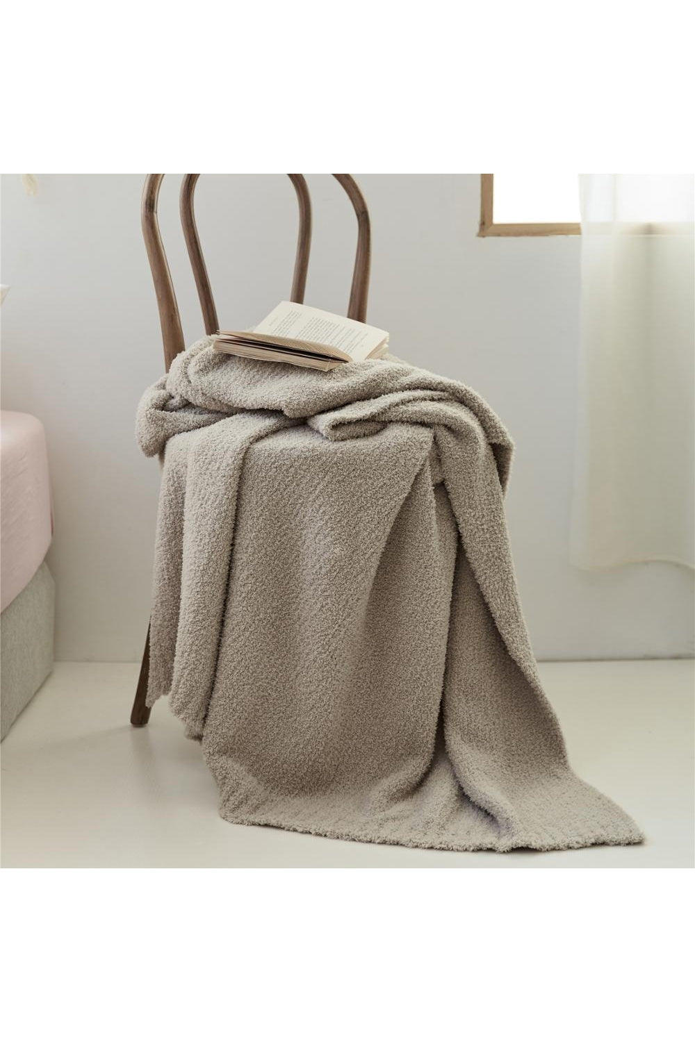 Fall Decor Cozy Knitted Blanket - Light Academia Style