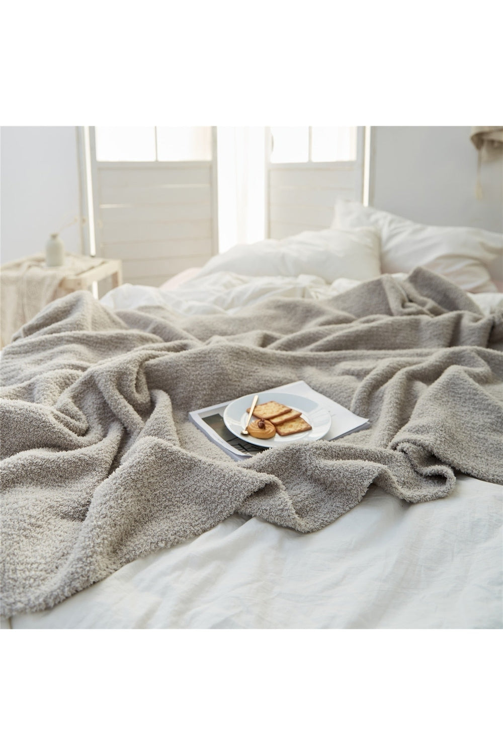 Fall Decor Cozy Knitted Blanket - Light Academia Style