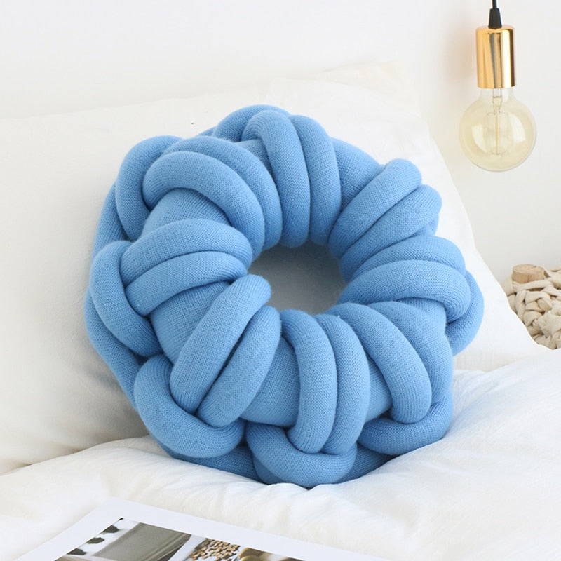 Chunky Yarn Knot Pillow