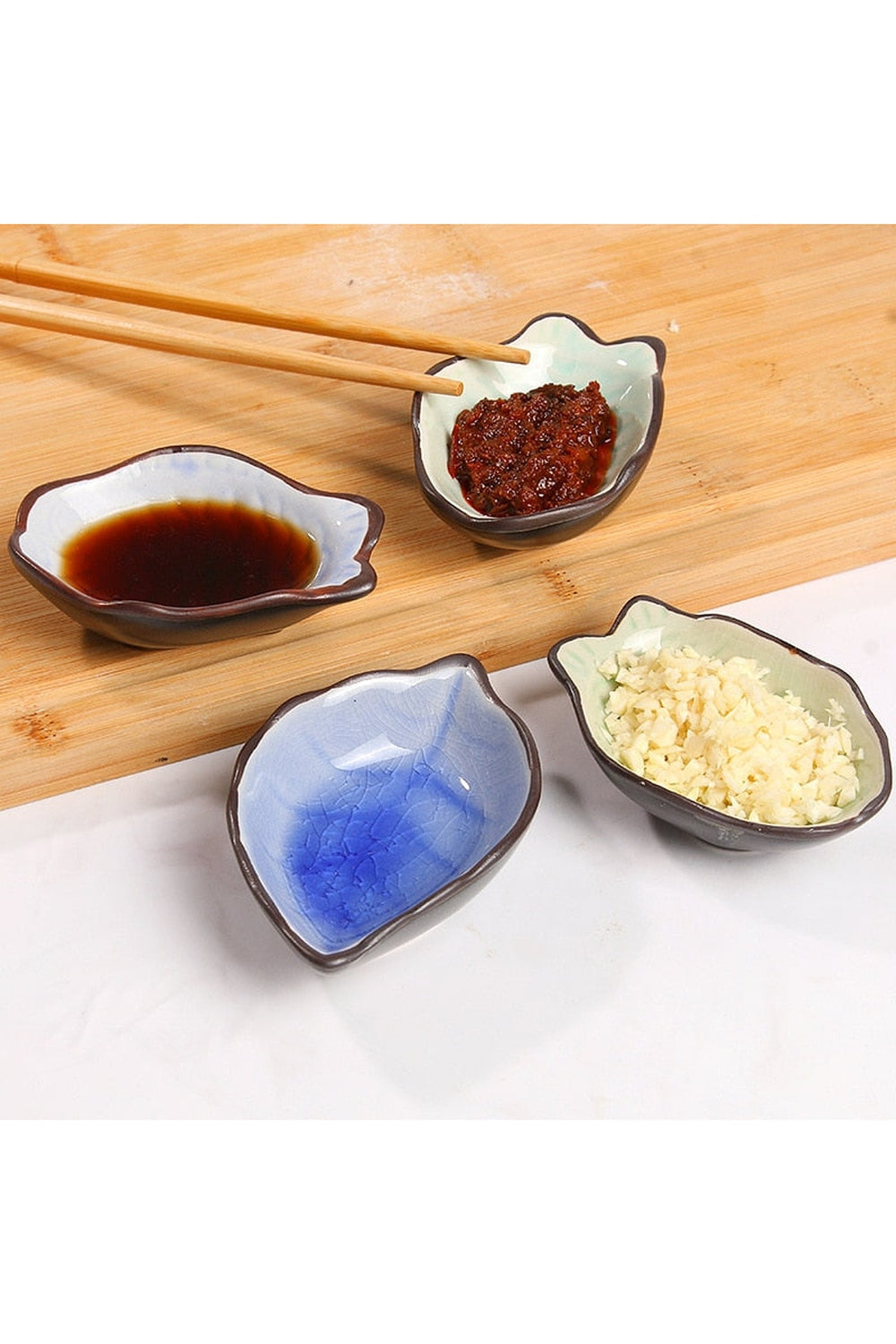 Leaf Motif Sauce Dish